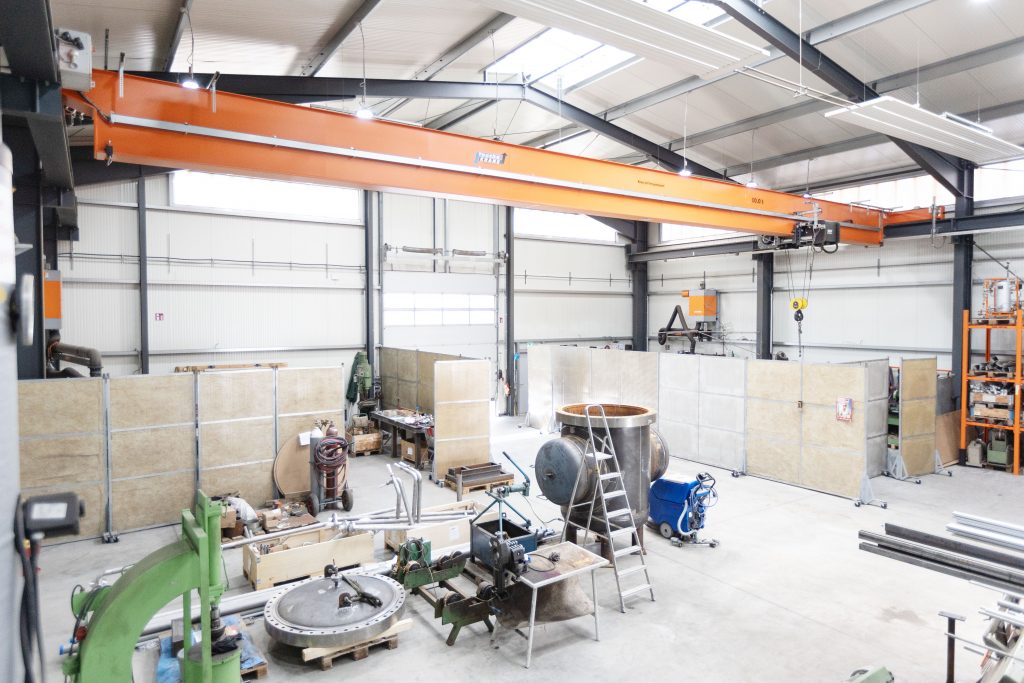 Industriefabrik Schneider GmbH, Anlagenbau, Filterbau, Armaturentechnik, Werkhalle, individuelle Anfertigung von Filteranlagen, Siebkorbfilter, Armaturentechnik, Industrieisolierung, Wärmedämmung, Anfahrfilter Schmutzsiebe, Industriefilter und viele weitere Produkte