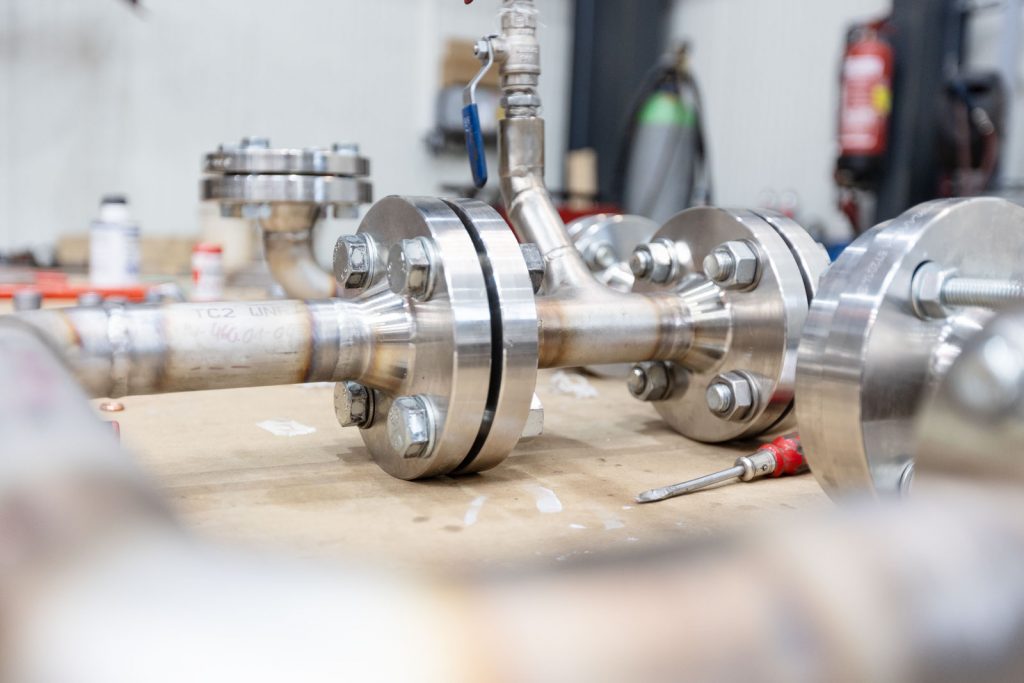 Isolierfabrik - Industriefabrik Schneider GmbH - Rohre, Flansche, Industrieanlagen, Bau, Planung, Konstruktion, Montage, Druckprüfung, Schweißverfahren WIG, Filteranlagen