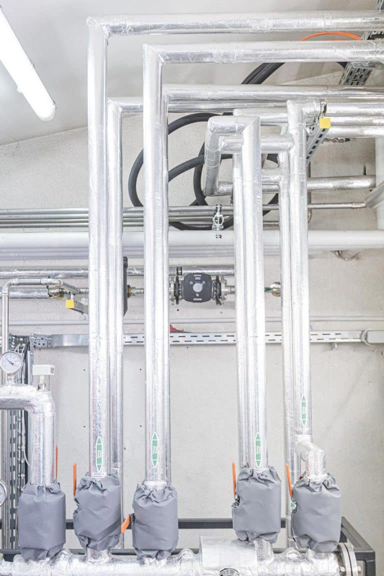 Isolierfabrik, IFS MW20 - Mineralwolle Rohrisolierung und IFS-Plast Isolierkissen Isoliermäntel und für Wärmeisolierung, z.B. für Heizungen, Leitungsisolierungen, Industrieanlagen wie Chemie, Raffinerie, Zentralheizungen, Lebensmittelindustrie, individuell angepasst an Armaturen und Rohre, Maßgeschneidert und hohe Qualität