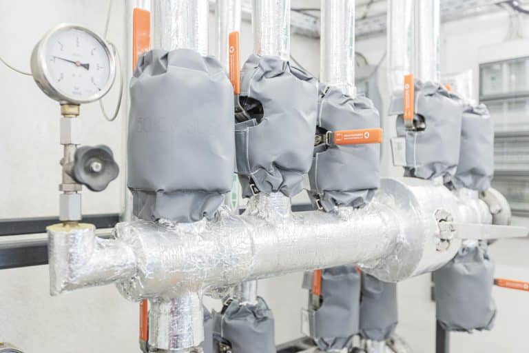Isolierfabrik, IFS MW20 - Mineralwolle und IFS-Plast25 Isolierkissen und Isoliermantel, Rohrisolierung, Maßanfertigungen für Armaturen und Verteiler, Rohre, einfach und sicher montiert in höchster Qualität. Geprüfte Energiesparmaßnahme und CO2 Reduzierung, für Heizungen, Industrieanlagen, Werkhalle für Chemie, Lebensmitteln, Raffinerie und andere Industriekomplexe, perfekt in Kombination auch mit Hitzeschutzschlauch aus Silikonbeschichtung