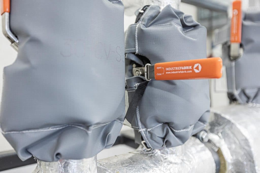 Isolierfabrik - Industriefabrik Schneider, IFS-Plast25 Isolierkissen, Isolierjacke, Isoliermanschette, Isoliermatratze, MW20 Mineralwolle Rohrisolierung, Wärmedämmung an einer Heizungsanlage und Industrieanlage, Anlagenbau, Hitzeschutz, Wärmeisolierung, Armaturenisolierung