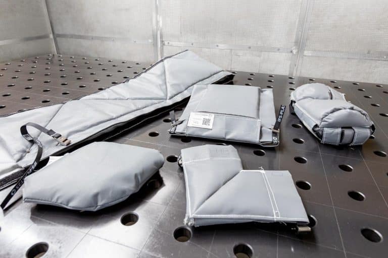 IFS Plast25 Isolierkissen, Dämmkissen und Isoliermatten in unterschiedlichen Formen und Größen für Armatur, Ventile, Rohre, Schläuche, Individuell und auf Maß angefertigt, hochwertige Verarbeitung für eine schnelle und einfache Montage, Wärmedämmung und Hochtemperatur, schallisolierend und energiesparend