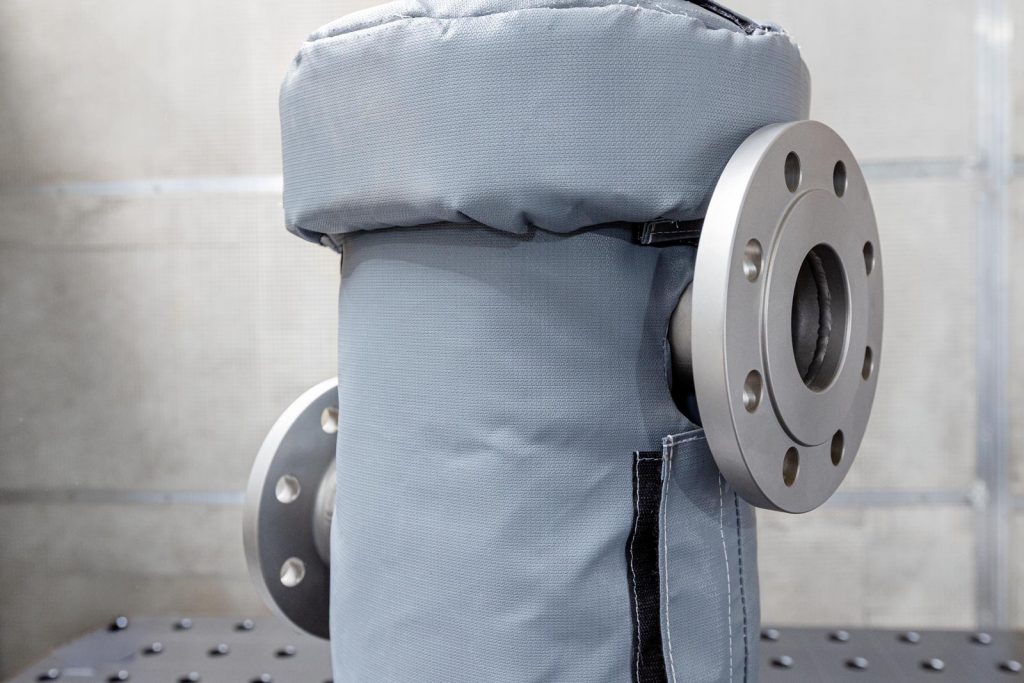 Isolierfabrik IFS Plast25 flexible Isolierkissen, Dämmkissen, Isoliermatte, Isolierjacke für Armaturen, Filter, Ventile, Rohrfilter, Leitungen, Rohre, Siebkorbfilter individuell angefertigt und passgenau geformt, Wärmedämmung, Hitzeschutz, Energiesparend, Industrieanlagen in der Chemie, Lebensmittel, Raffinerie