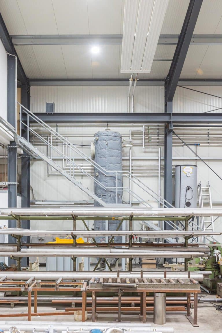 Isolierfabrik Schneider IFS-Plast25 Industrieanlage, Werkhalle, Isolierung, Hochtemperatur, Hitzeschutz, Isoliermatratze IFS-Plast25, Wärmeisolierung, MW20 Mineralwolle alukaschiert Rohrisolierung, Schutz, Isolierkissen, Isoliermatte, Heizung, Chemie, Produkt, Heiztank, Warmwassertank, Dämmung für angenehme Umgebungstemperatur, Arbeitstemperatur, Raumtemperatur senkend